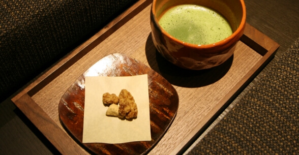 施術後のお茶と和菓子